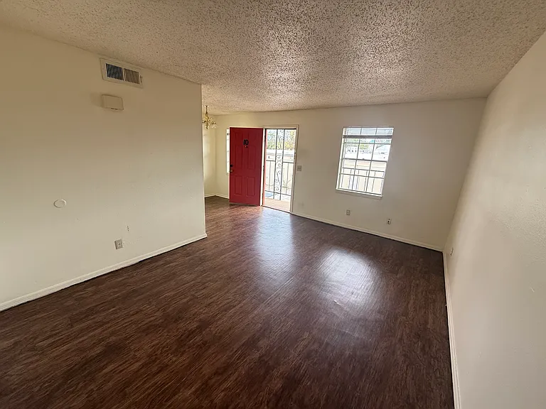 Peartree Apartments — Photo 12