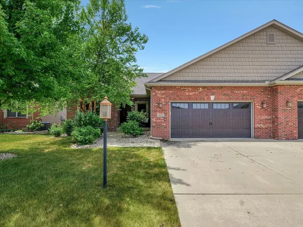 1611 Delane Dr, Mahomet, IL 61853
