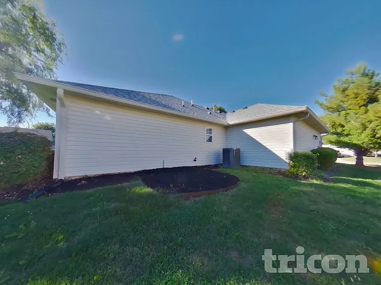 910 S Shore Ct — Photo 15