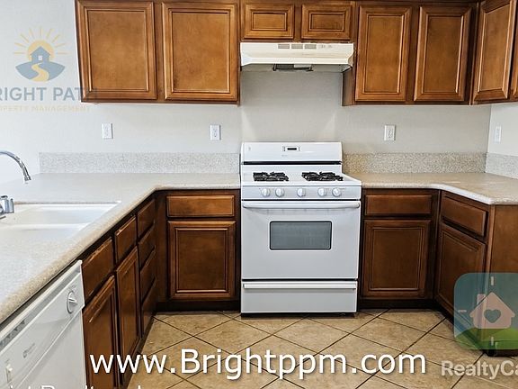 3rd image of 1436 Aster Pl