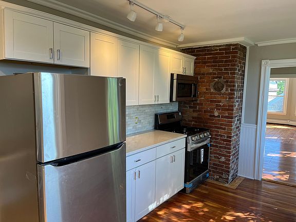4th image of 38 Brackett St #3