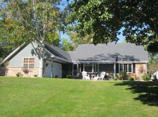 11422 Hidden Valley Dr, Cedarburg, WI 53012