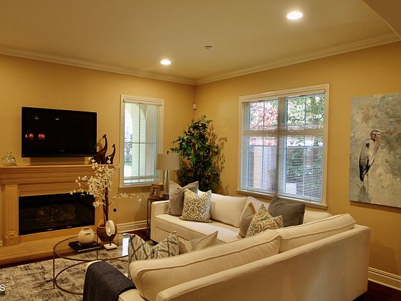 3rd image of 638 W Sierra Madre Blvd Unit A