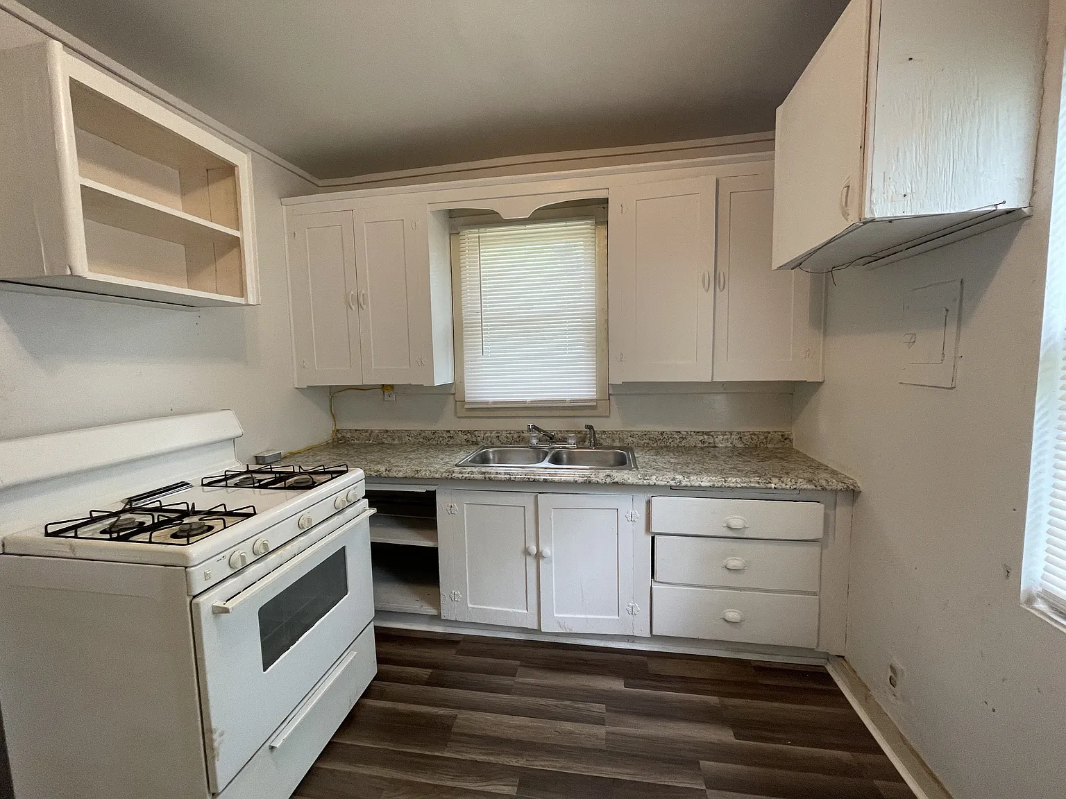 914 East Tahlequah Avenue - 1 — Photo 4