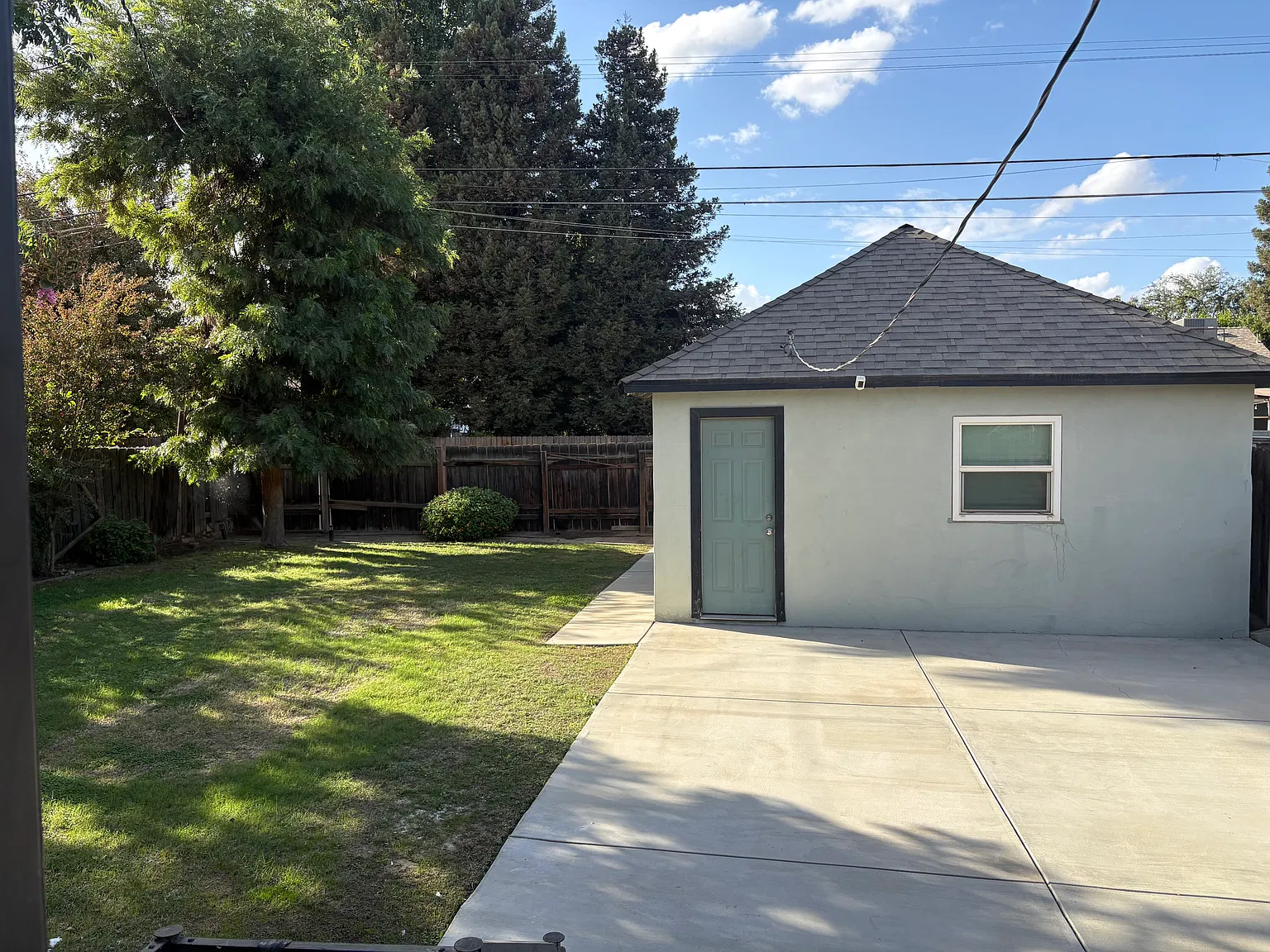 3 bed, 1053 sqft, $1,900 — Photo 3