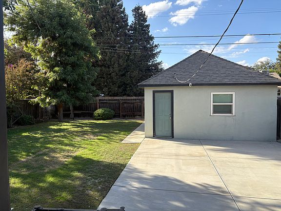 3rd image of 2801 Pine St