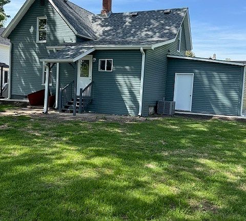 2nd image of 209 E Farnham St
