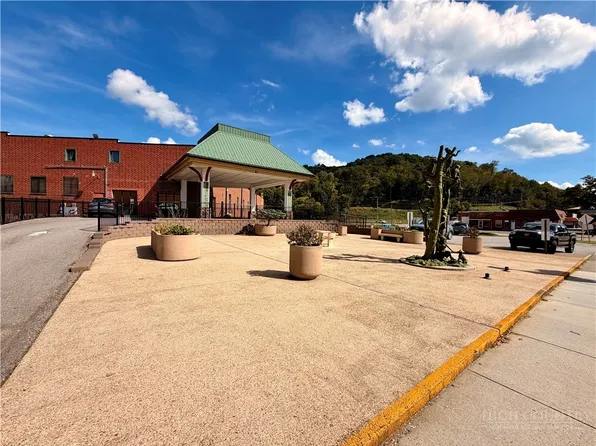 215 S Jefferson Ave #215, West Jefferson, NC 28694