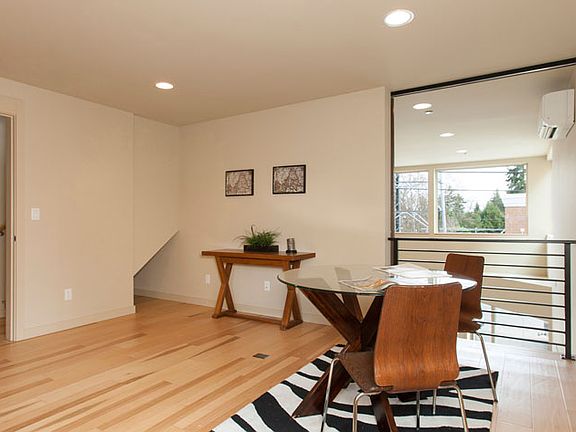 5th image of 8911 Roosevelt Way NE #B