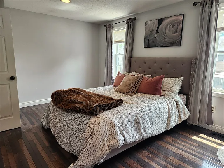 129 Lowell St #4 — Photo 18