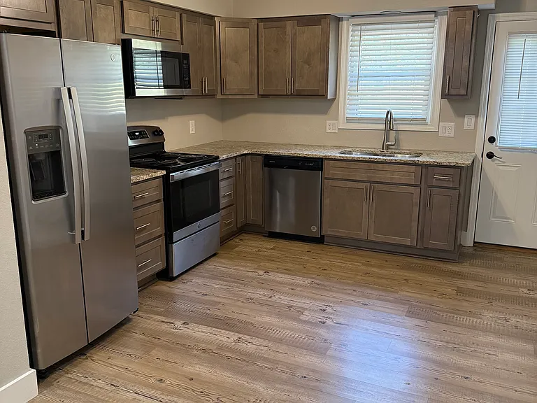 930 E Main St #6 — Photo 4