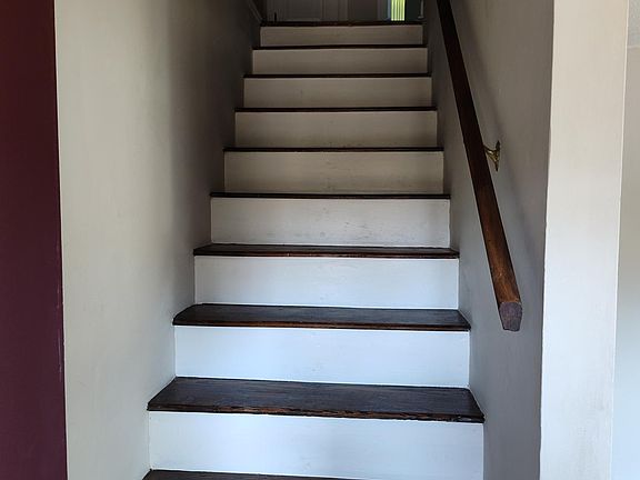 2nd image of 232 Springwood Dr APT 1
