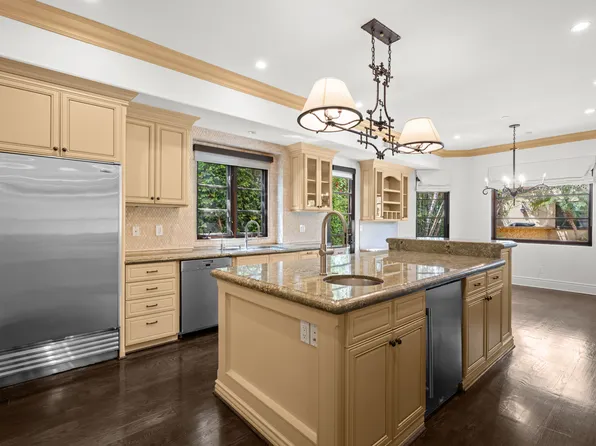 305 N Palm Dr, Beverly Hills, CA 90210