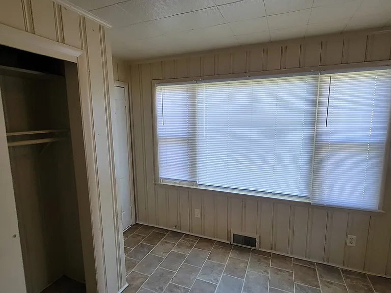 740 N Drexel Ave — Photo 3