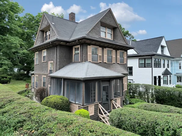 97 Williams Ave, Hyde Park, MA 02136