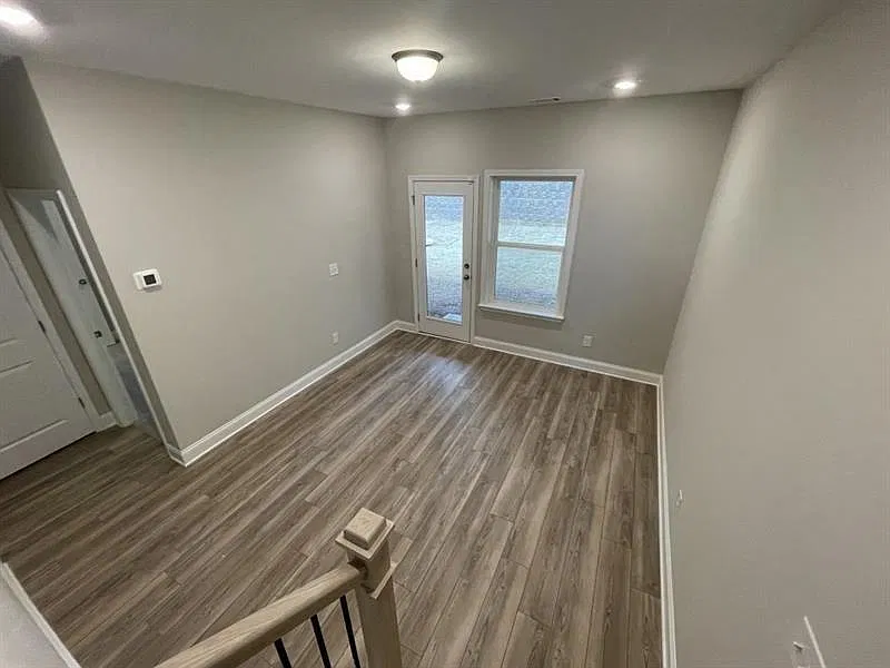 3 bed, 3.5 bath, 2750 sqft, $3,200 — Photo 2