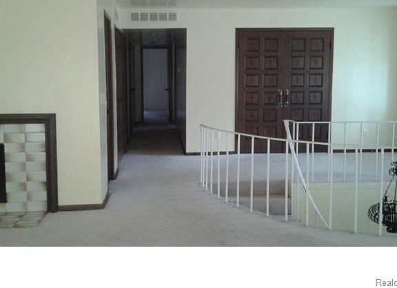 2nd image of 4432 Knightsbridge Ln #1