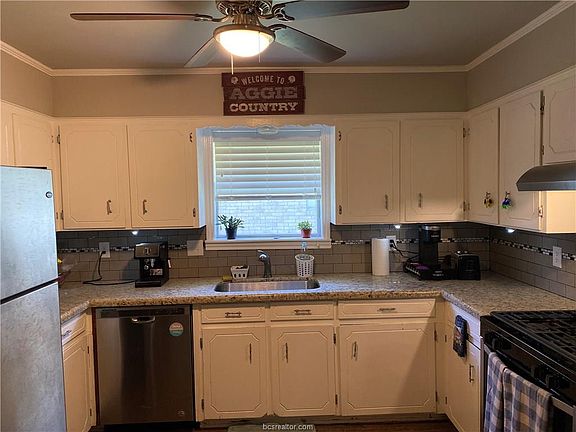 4th image of 3100 Longleaf Dr