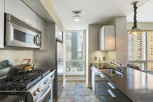 Sold by Nest Seekers International | media 12