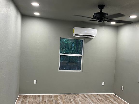 5th image of 1112 Prospect St