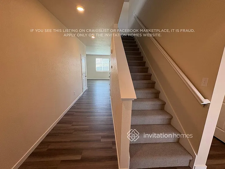 462 Elbert St — Photo 2