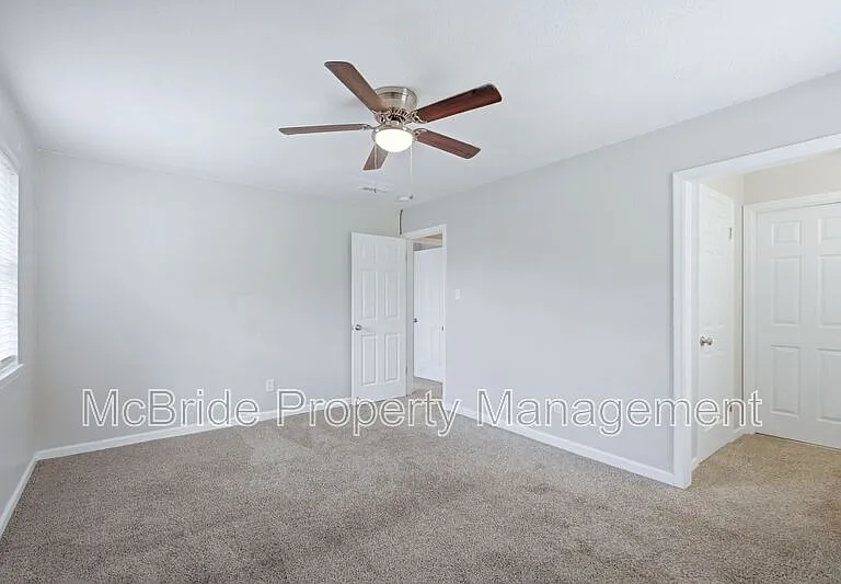 4409 Roxbury Dr — Photo 10