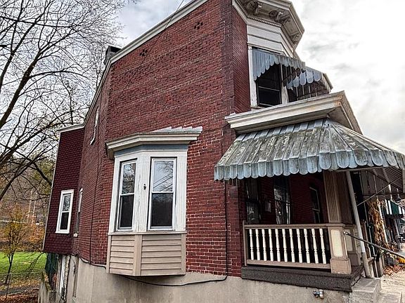 3rd image of 638 N Centre St