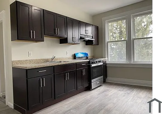 49 Fabyan Pl #1L — Photo 3
