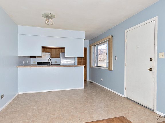 5th image of 2610 Woodview Ct