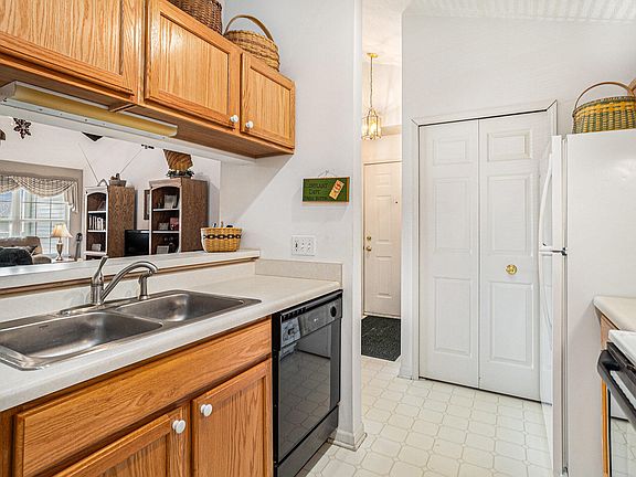 3rd image of 344 Westbrook Ct