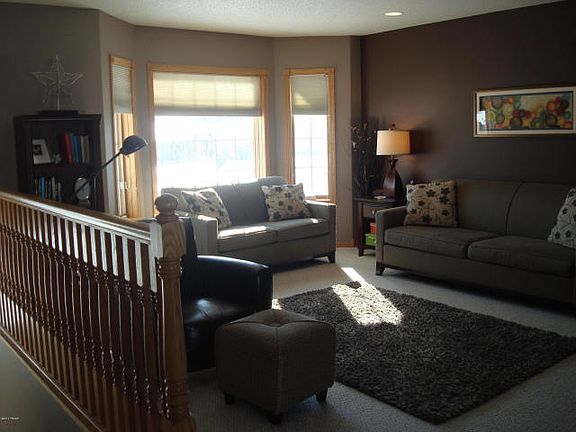 4th image of 2326 Hillcrest Ln
