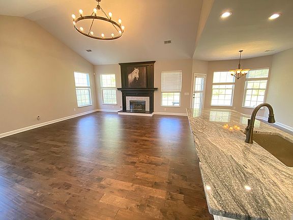 5th image of 3056 Ballenger Dr