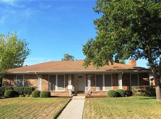 931 Dogwood Trl, Lancaster, TX 75146