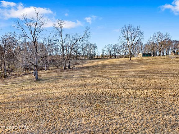 4th image of 327 Thompson Rd