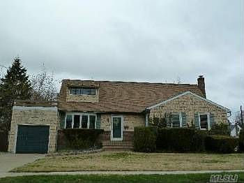2nd image of 76 N Burling Ln