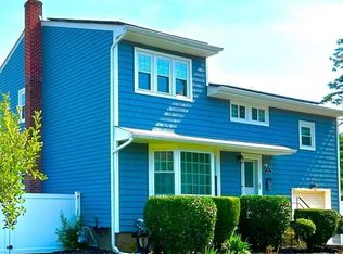 25 Park Ave, Massapequa, NY 11758