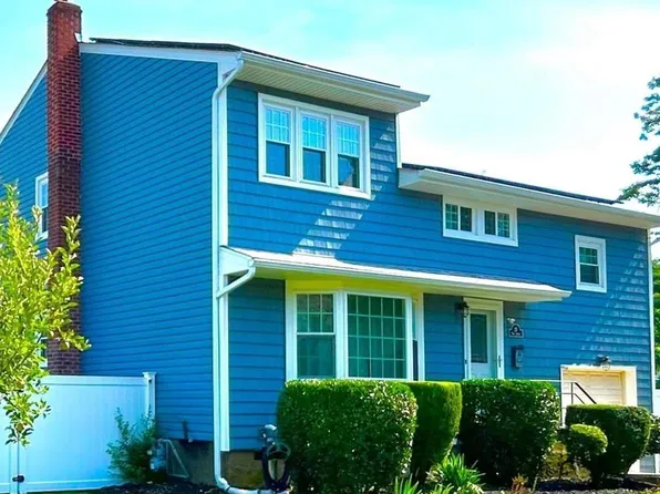 25 Park Avenue, Massapequa, NY 11758