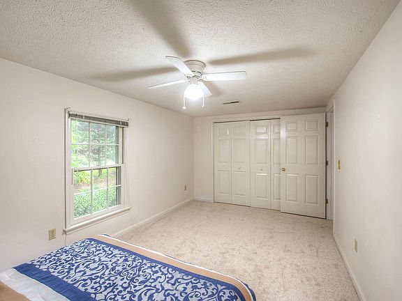 5th image of 200 Chinaberry Dr