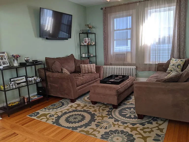 54 William St #2 — Photo 2