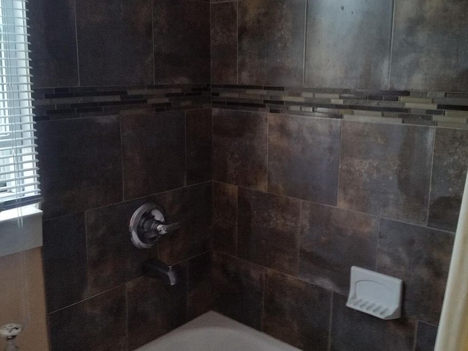 2nd image of 150 Redwood Ave #2