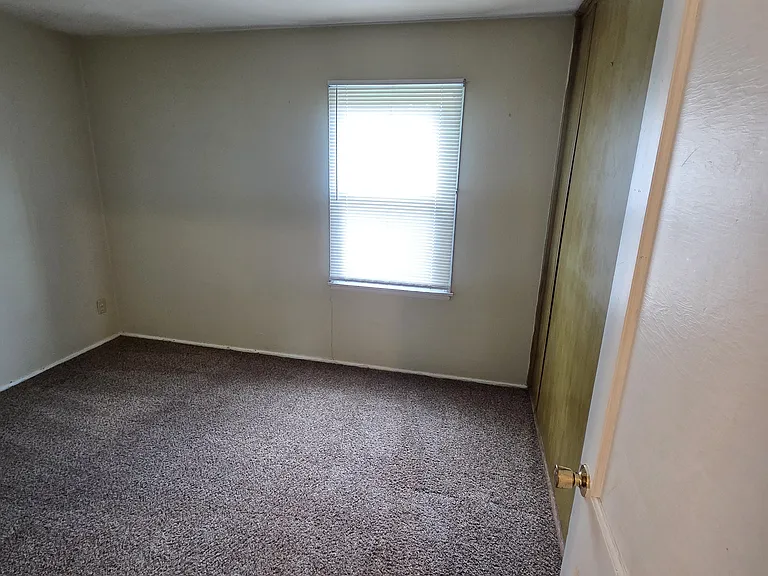 1524 W Kettelle St — Photo 6