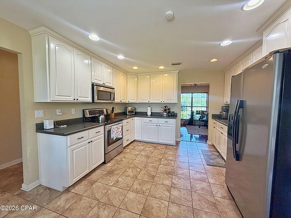 3rd image of 4629 Hillcrest Dr