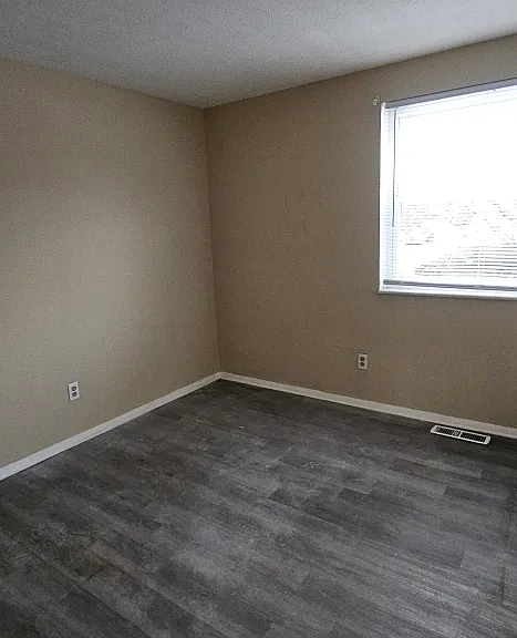 3523 Binbrook Rd N — Photo 10