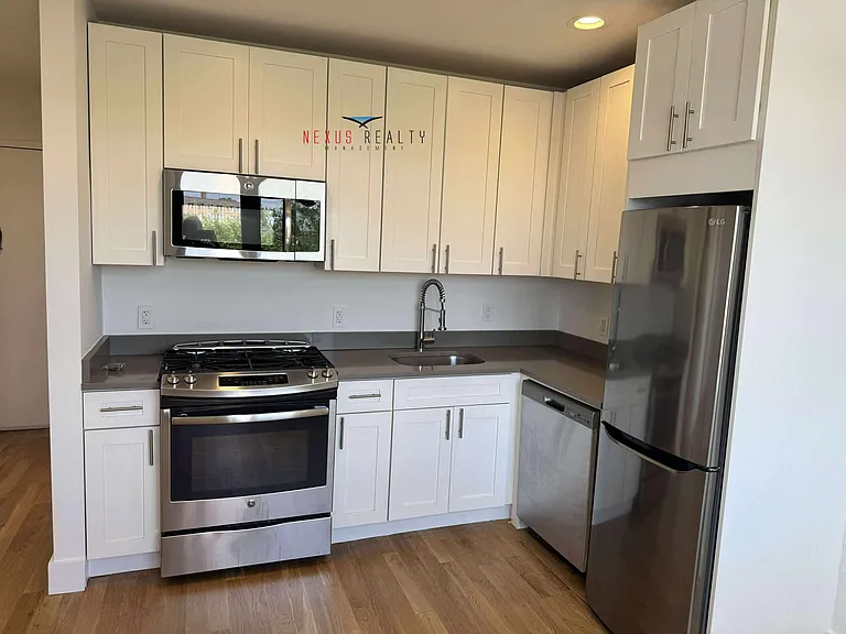 4511 Broadway #4B — Photo 3
