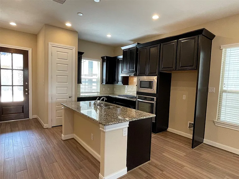 10418 Quiet Courtyard Rd — Photo 9
