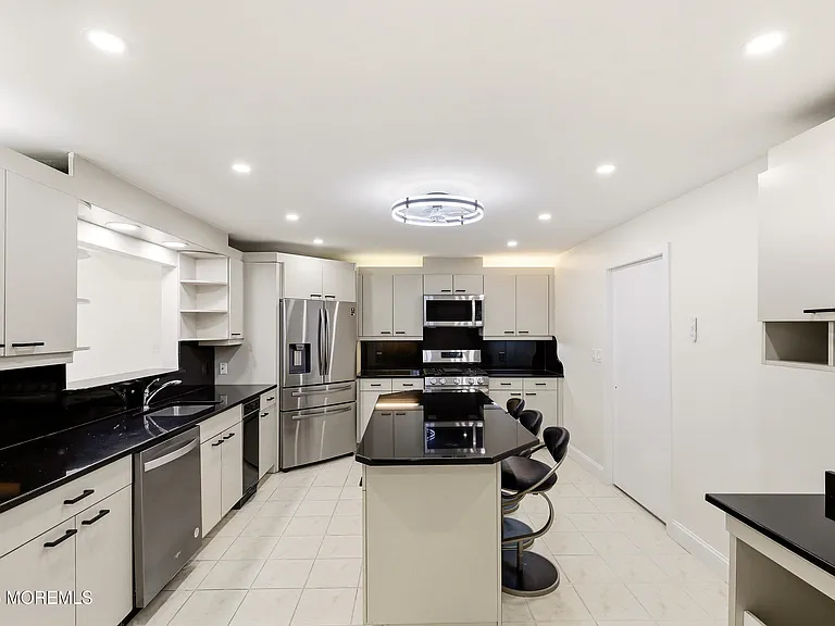 300 Ocean Ave N #C1 — Photo 9