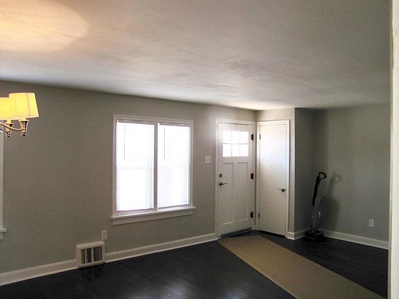 3rd image of 422 N Dade Ave