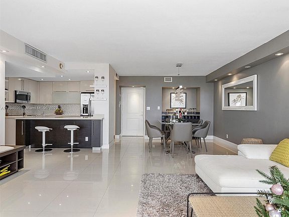 5th image of 100 Bayview Dr APT 1604