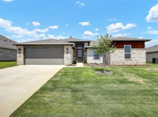 817 Topaz Trl, Azle, TX 76020