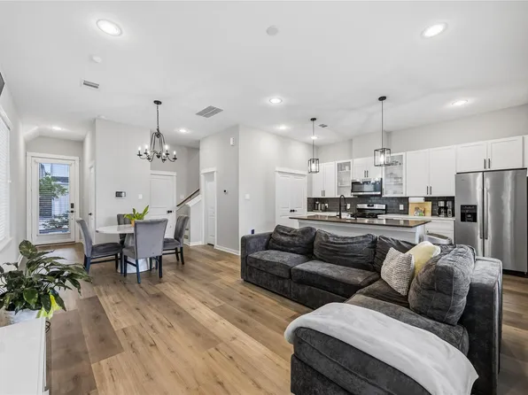 6723 Parker Oaks Ln, Houston, TX 77076